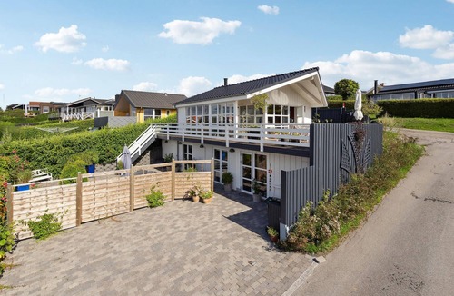 Hejlsminde House | Stunning home in Hejls with house sea view