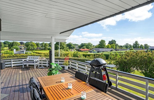 Hejlsminde Strand House | Stunning home in Hejls with kitchen