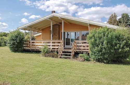 Hejlsminde Strand House | Stunning home in Hejls with kitchen