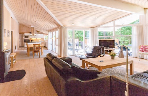 Hojby House | Stunning home in Højby with kitchen