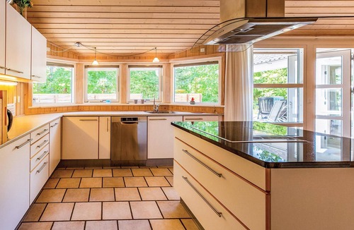 Hojby House | Stunning home in Højby with kitchen