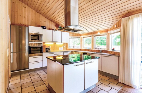 Hojby House | Stunning home in Højby with kitchen