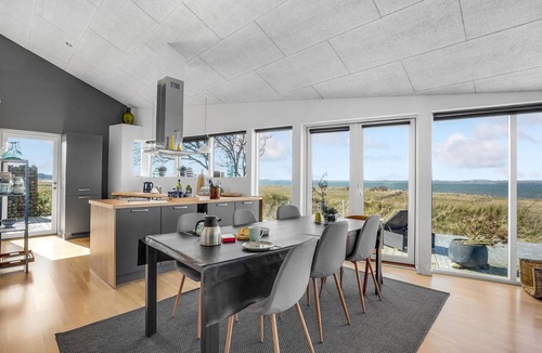 Hojslev House | Stunning home in Højslev with kitchen