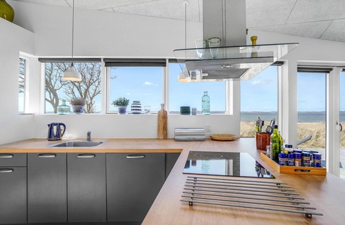 Hojslev House | Stunning home in Højslev with kitchen