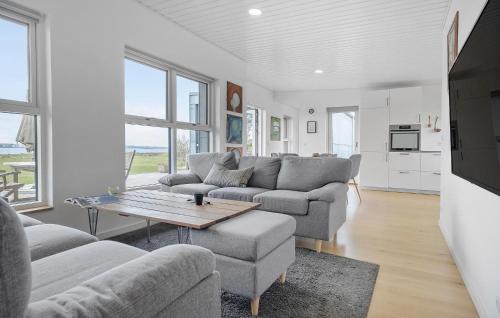Holbaek House | Stunning Home In Holbæk With Kitchen