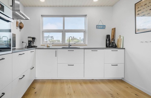 Holbaek House | Stunning home in Holbæk with kitchen