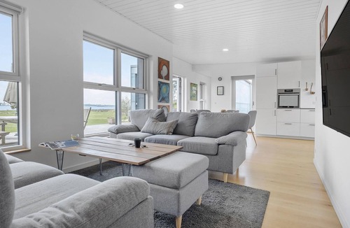Holbaek House | Stunning home in Holbæk with kitchen
