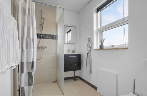 Holbaek House | Stunning home in Holbæk with kitchen