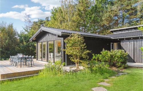 Hornbaek House | Stunning Home In Hornbæk With Kitchen