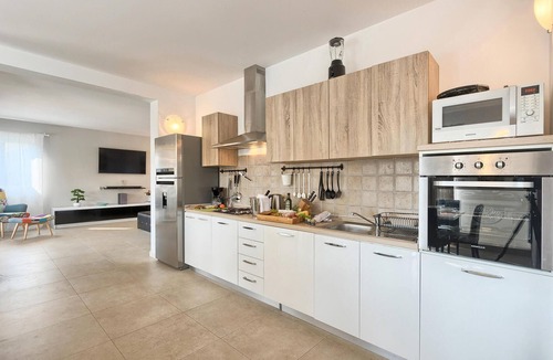 Muzini House | Stunning home in Naselje Muzini with sauna