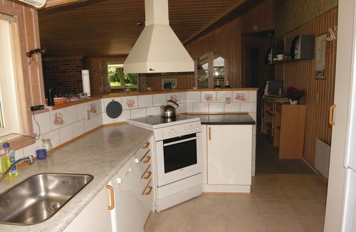 Østerskov House | Stunning home in Humble with sauna