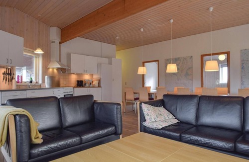 Østerskov House | Stunning home in Humble with WiFi