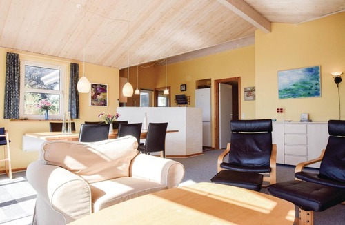 Østerskov House | Stunning home in Humble with sauna