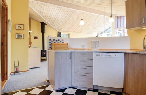 Østerskov House | Stunning home in Humble with sauna