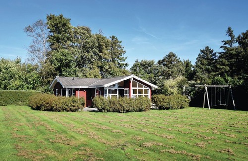 Østerskov House | Stunning home in Humble with sauna