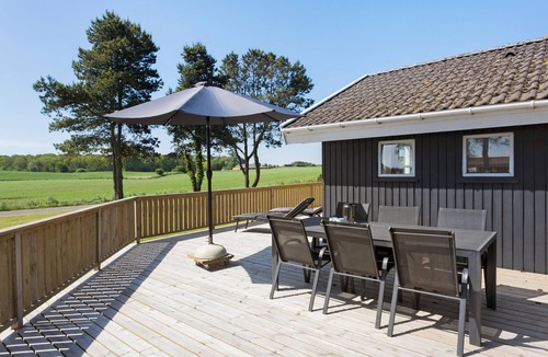 Østerskov House | Stunning home in Humble with sauna