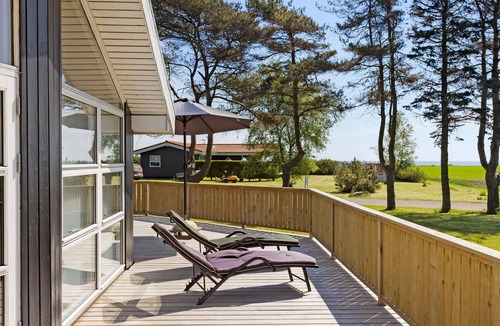 Østerskov House | Stunning home in Humble with sauna