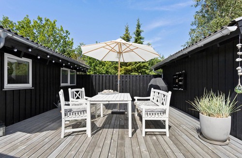 Jerup House | Stunning home in Jerup with kitchen