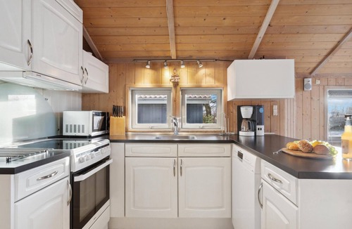 Pøt Strandby House | Stunning home in Juelsminde with sauna