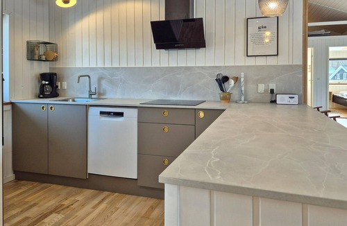 Pøt Strandby House | Stunning home in Juelsminde with WiFi