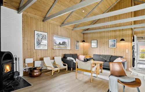 Pøt Strandby House | Stunning Home In Juelsminde With Wifi