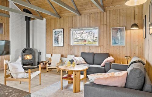 Pøt Strandby House | Stunning Home In Juelsminde With Wifi
