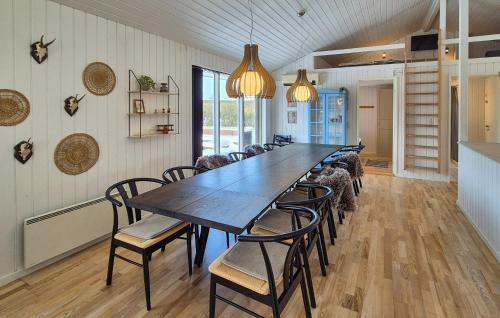 Pøt Strandby House | Stunning Home In Juelsminde With Wifi