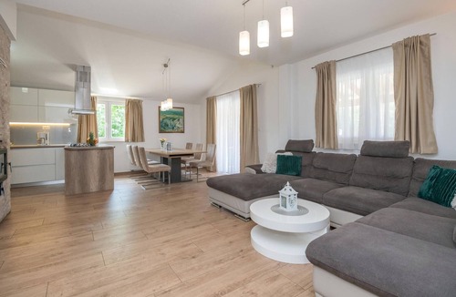 Kamenmost House | Stunning home in Kamen Most