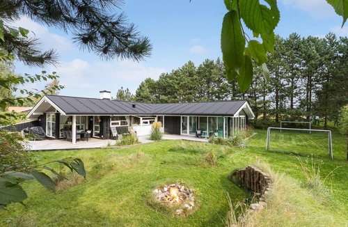 Skødshoved Strand House | Stunning home in Knebel with sauna