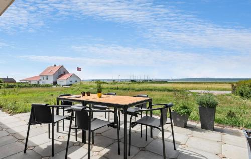 Skødshoved Strand House | Stunning Home In Knebel With Kitchen
