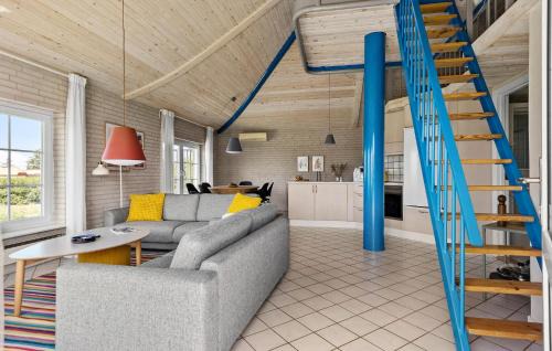 Skødshoved Strand House | Stunning Home In Knebel With Kitchen
