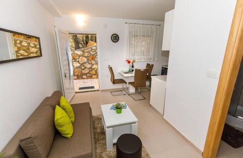 Cove Parja House | Stunning home in Knin