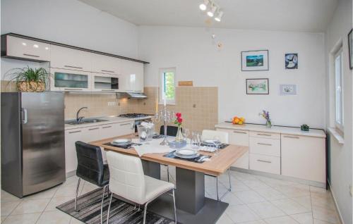 Central Dalmatia House | Stunning Home In Kresevo Brdo With Sauna