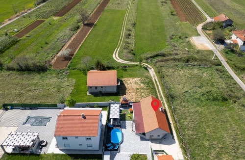 Drnis House | Stunning home in Kricke