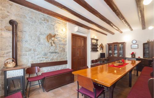 Kucice House | Stunning Home In Kucice With Wifi