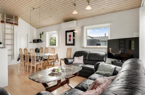 Trend House | Stunning Home In Løgstør With Wifi