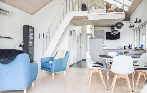 Hjarbæk House | Stunning Home In Løgstrup With Kitchen