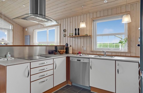 Lemvig House | Stunning home in Lemvig with WiFi