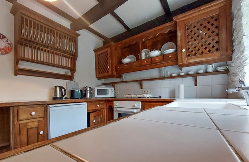 Lignol House | Stunning home in Lignol with kitchen