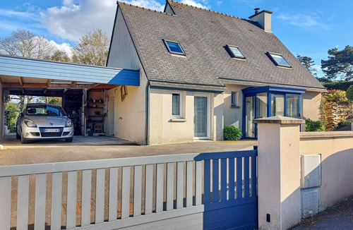 Locquenole House | Stunning home in Locquénolé with WiFi