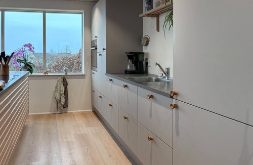 Hjarbæk House | Stunning home in Løgstrup with WiFi