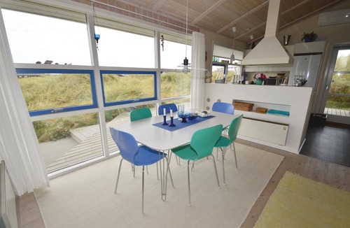 Grønhøj House | Stunning home in Løkken with kitchen