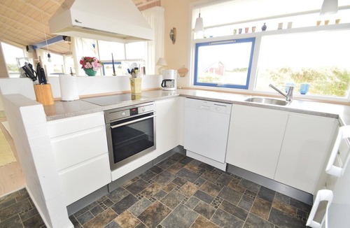 Grønhøj House | Stunning home in Løkken with kitchen