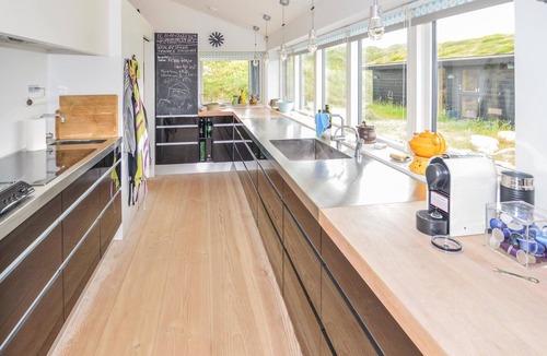 Grønhøj House | Stunning home in Løkken with kitchen