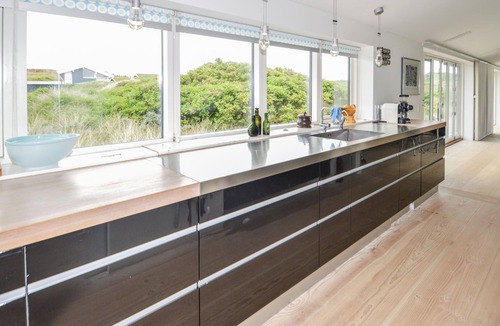 Grønhøj House | Stunning home in Løkken with kitchen