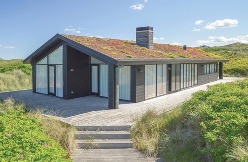 Grønhøj House | Stunning home in Løkken with kitchen