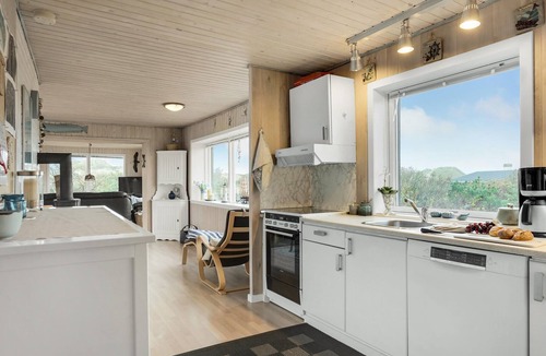 Grønhøj House | Stunning home in Løkken with kitchen