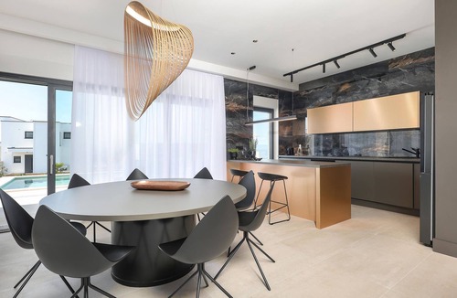 Jakisnica House | Stunning home in Lun with sauna
