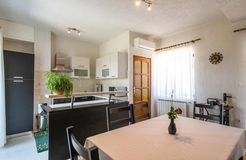 Filipana House | Stunning home in Marcana