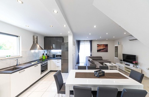 Marina House | Stunning home in Marina